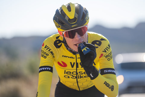 Jonas Vindegard & Amacx Fast Bar